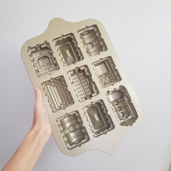 Nordic Ware Train Cake Pan 5 Cups - Picture 2 of 12